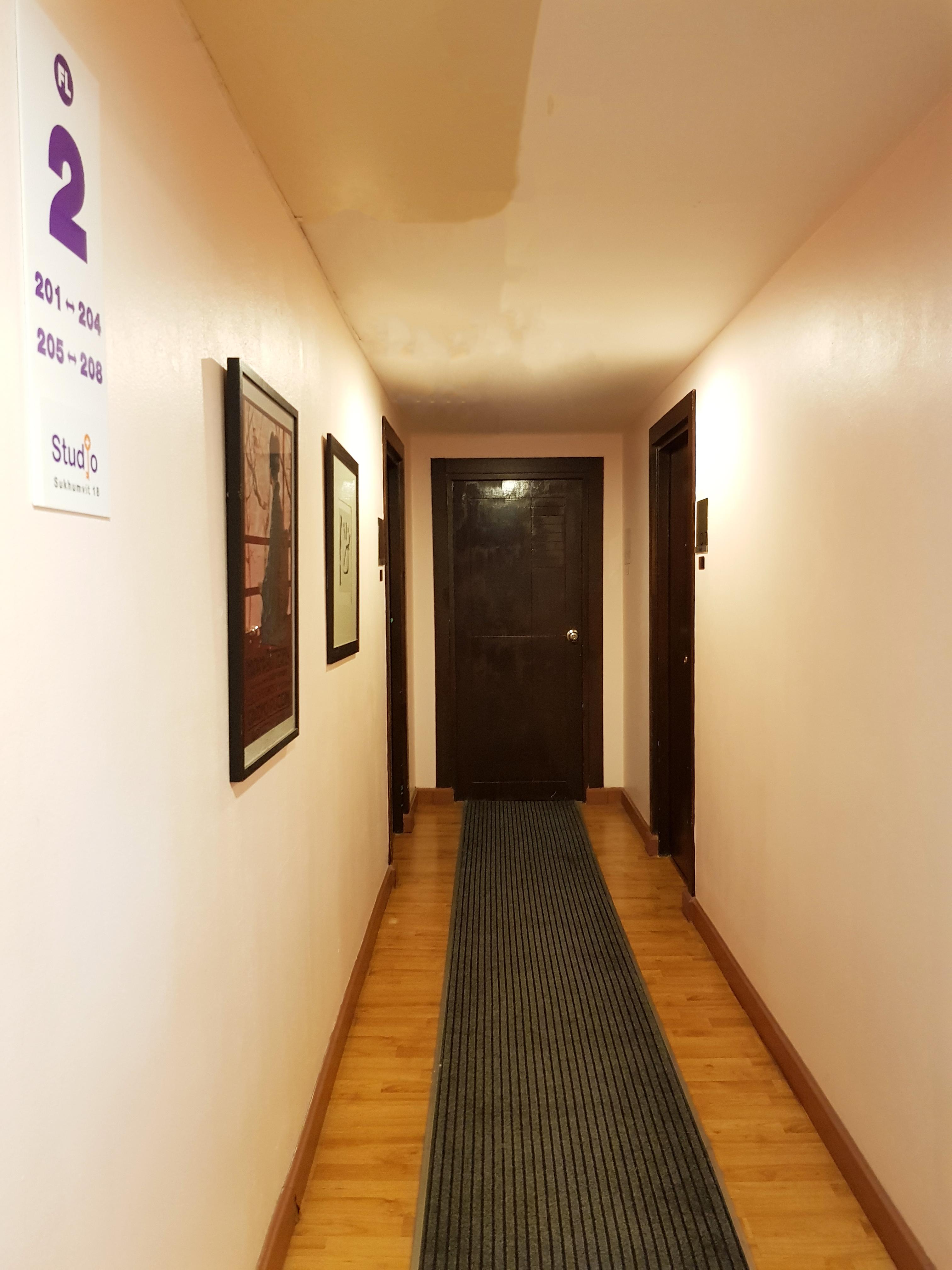 Sukhumvit 18 By Icheck Apartment