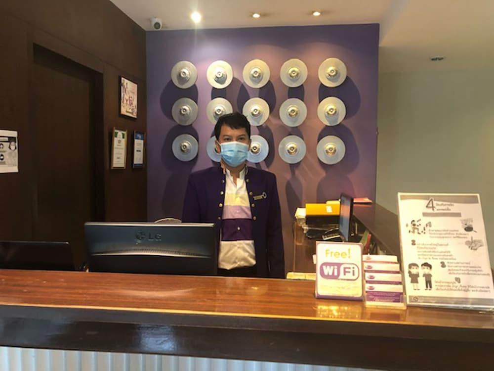 Sawasdee @ Sukhumvit Soi 8 Hotel Bangkok