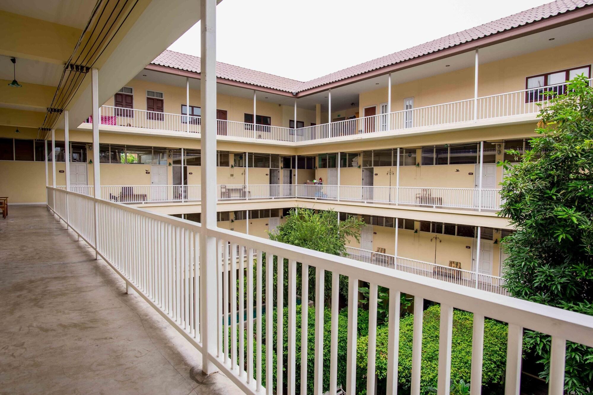 Hotel Feung Nakorn Balcony And Cafe Bangkok