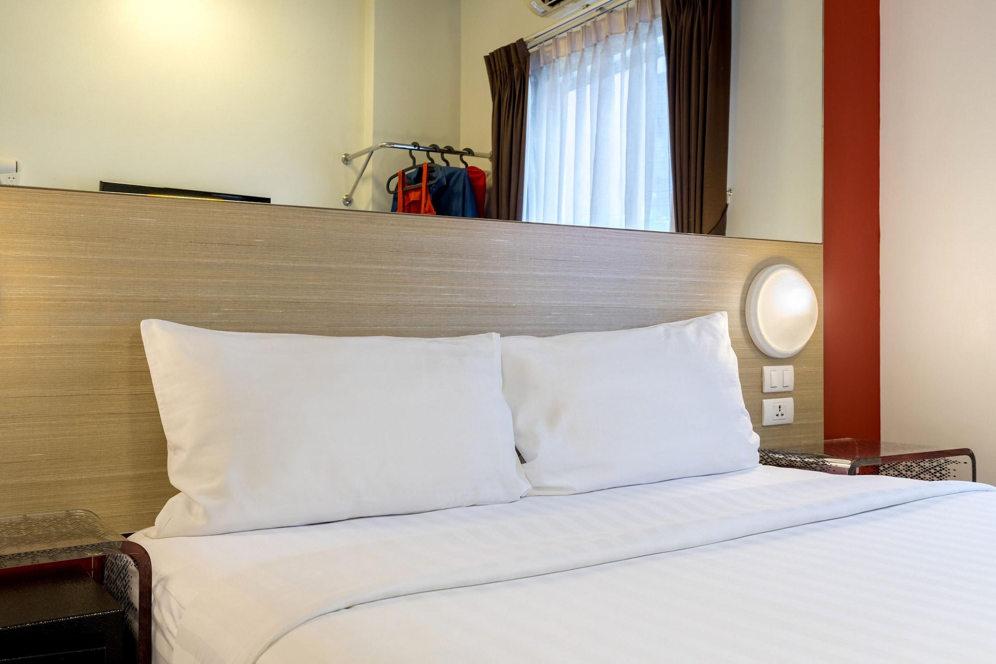 Red Planet Asoke - Sha Extra Hotel