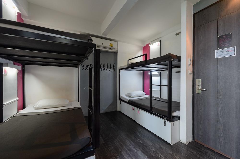 Cheqinn - Sukhumvit 4 Nana Plaza Hostel