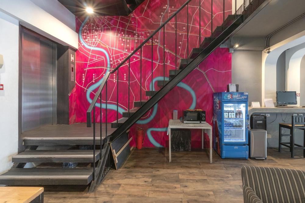 Albergue Cheqinn - Sukhumvit 4 Nana Plaza Banguecoque