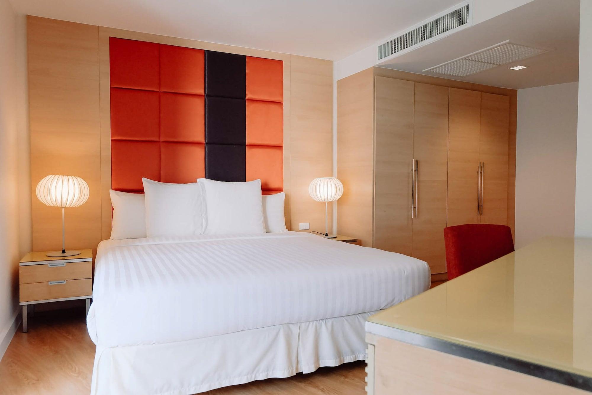 Urbana Langsuan 5*