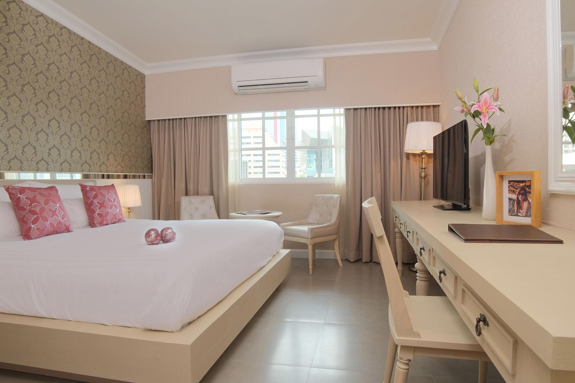 Hotel The Raya Surawong Banguecoque