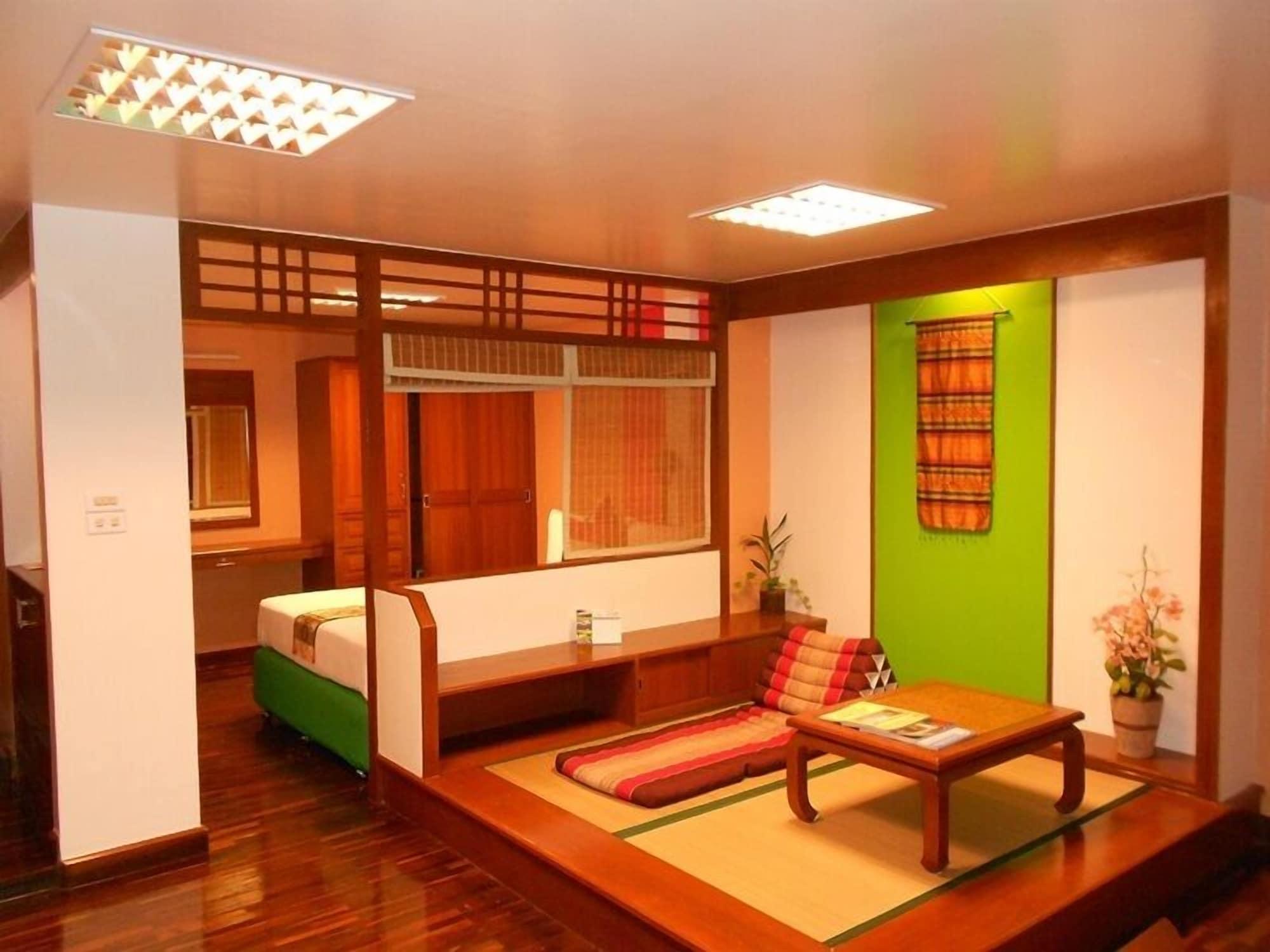 B.s. Court Sathorn 3*