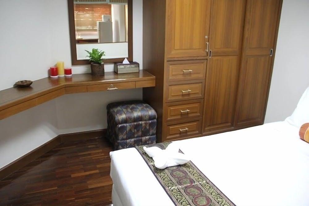 B.s. Court Sathorn 3*