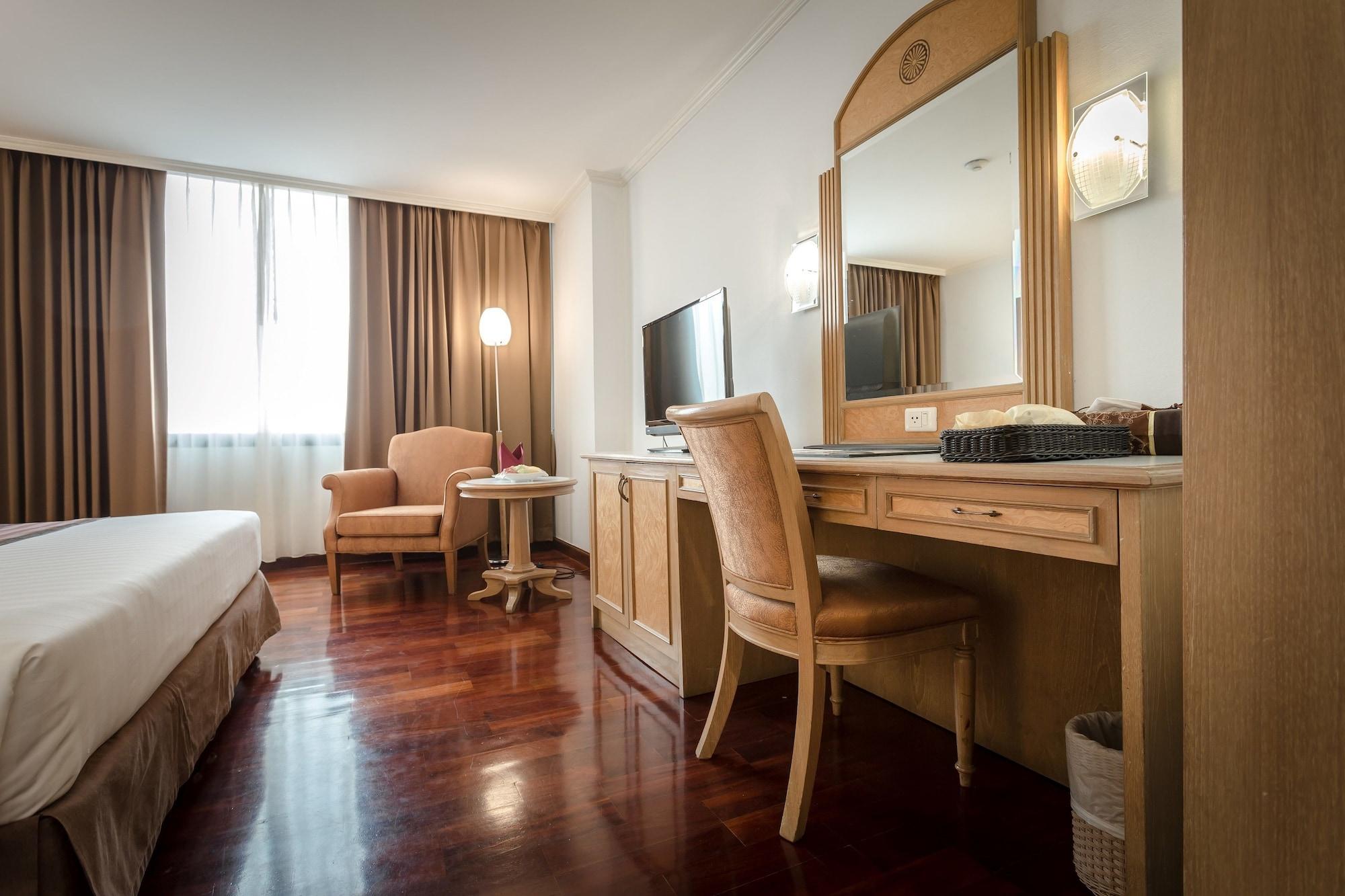 Grand Tower Rama 6 Hotel 4*