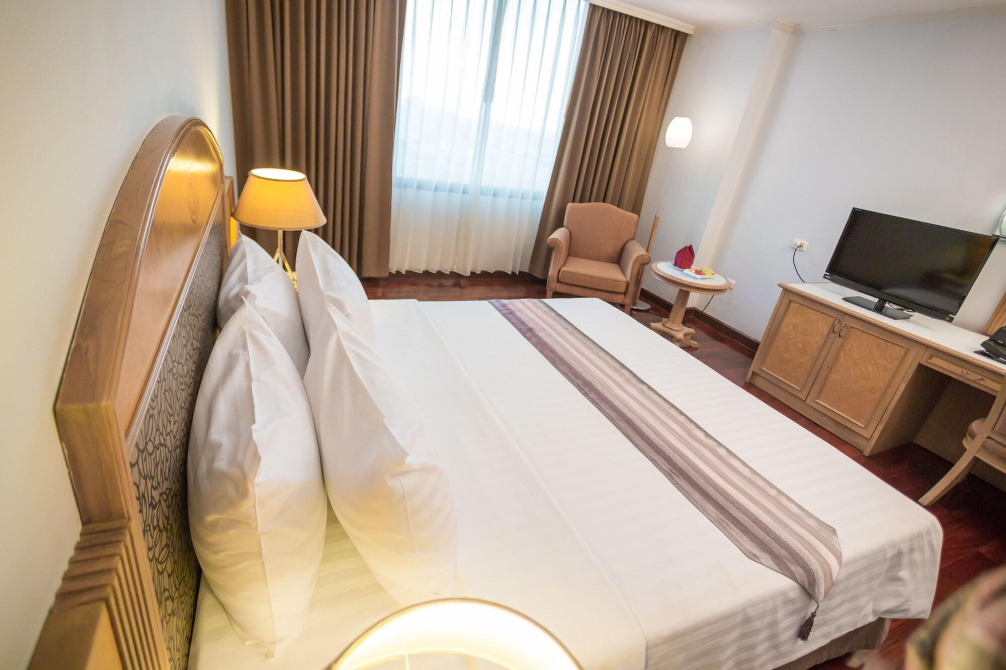 Grand Tower Rama 6 Bangkok