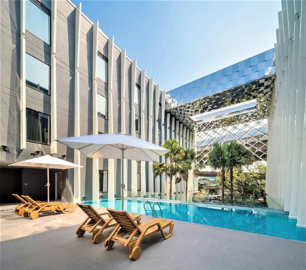 Midtown Hotel
