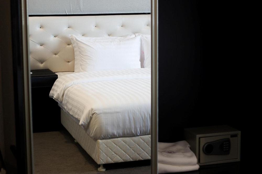 Sakura Sky Hotel 3*