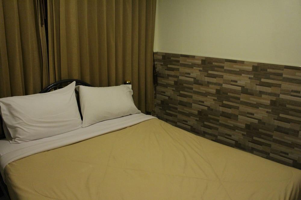 Samsen Sam Place *