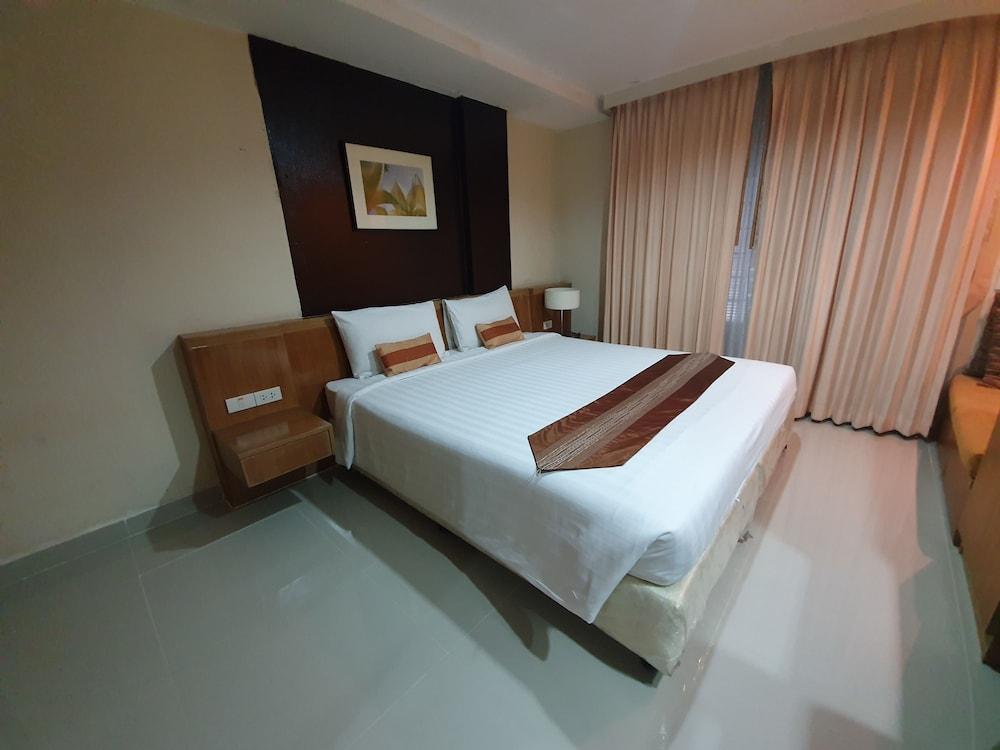 Silom Convent Garden