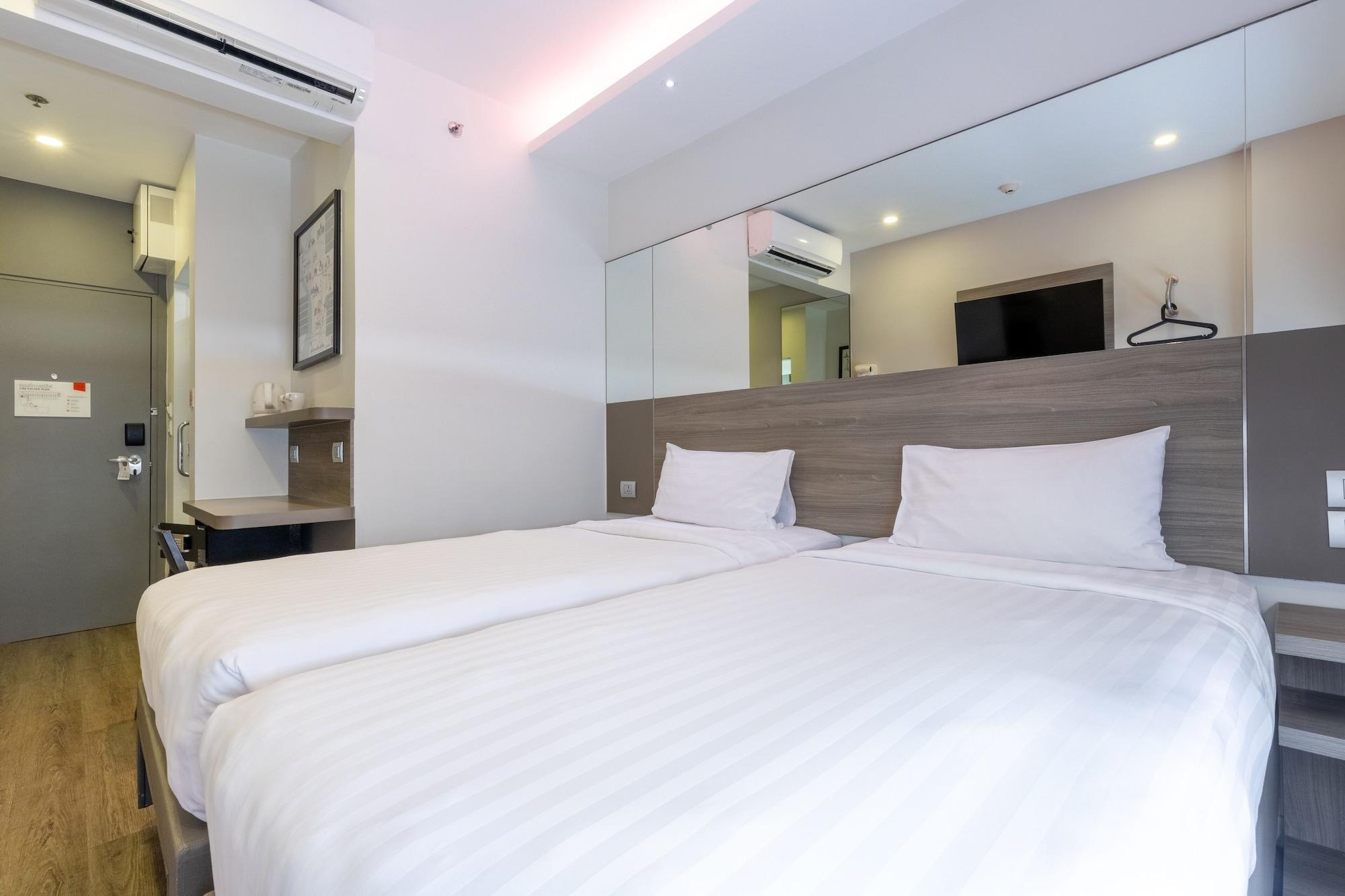 Red Planet Surawong Hotel 3*