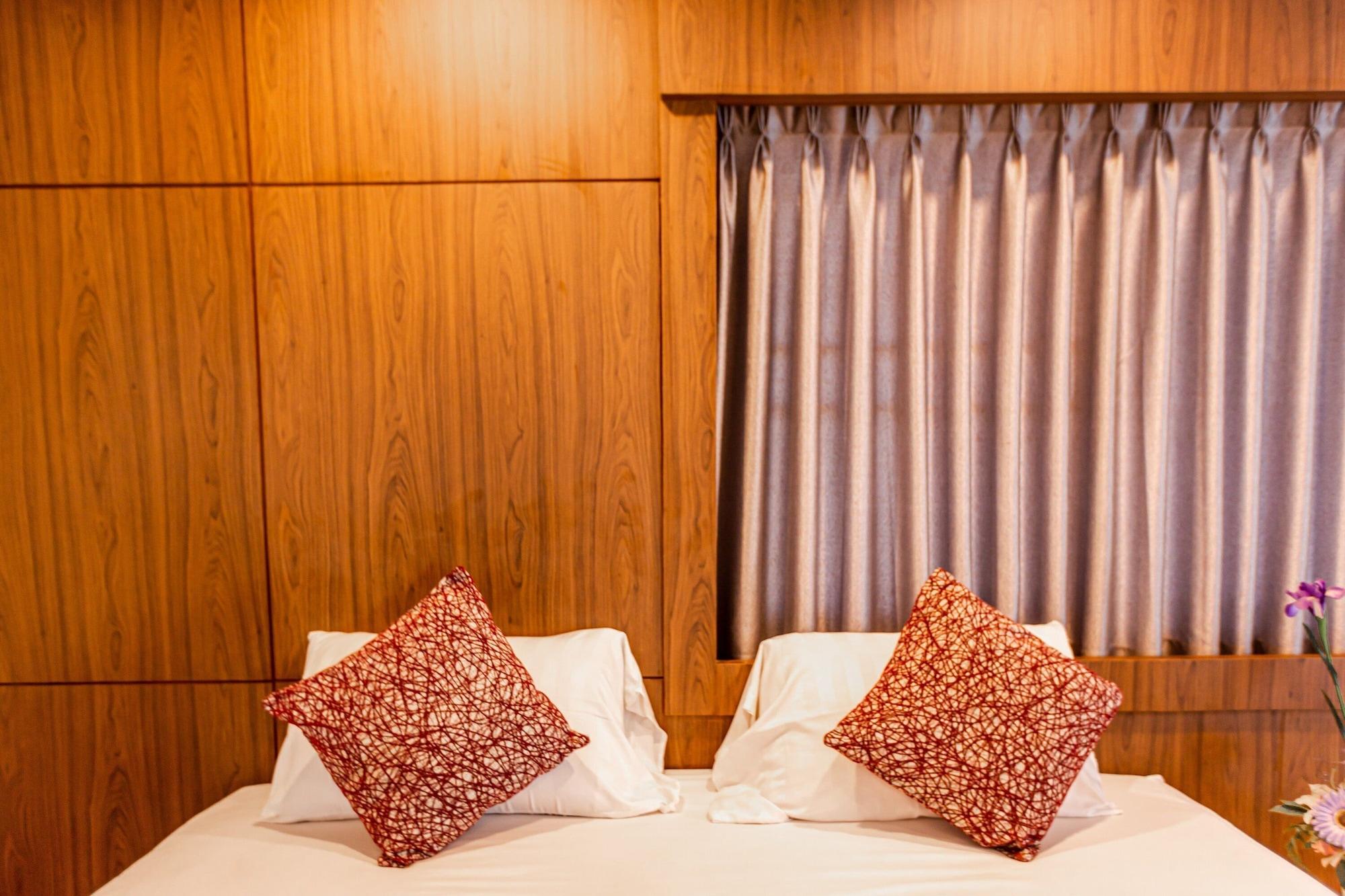 Latin Garden Hotel 2*