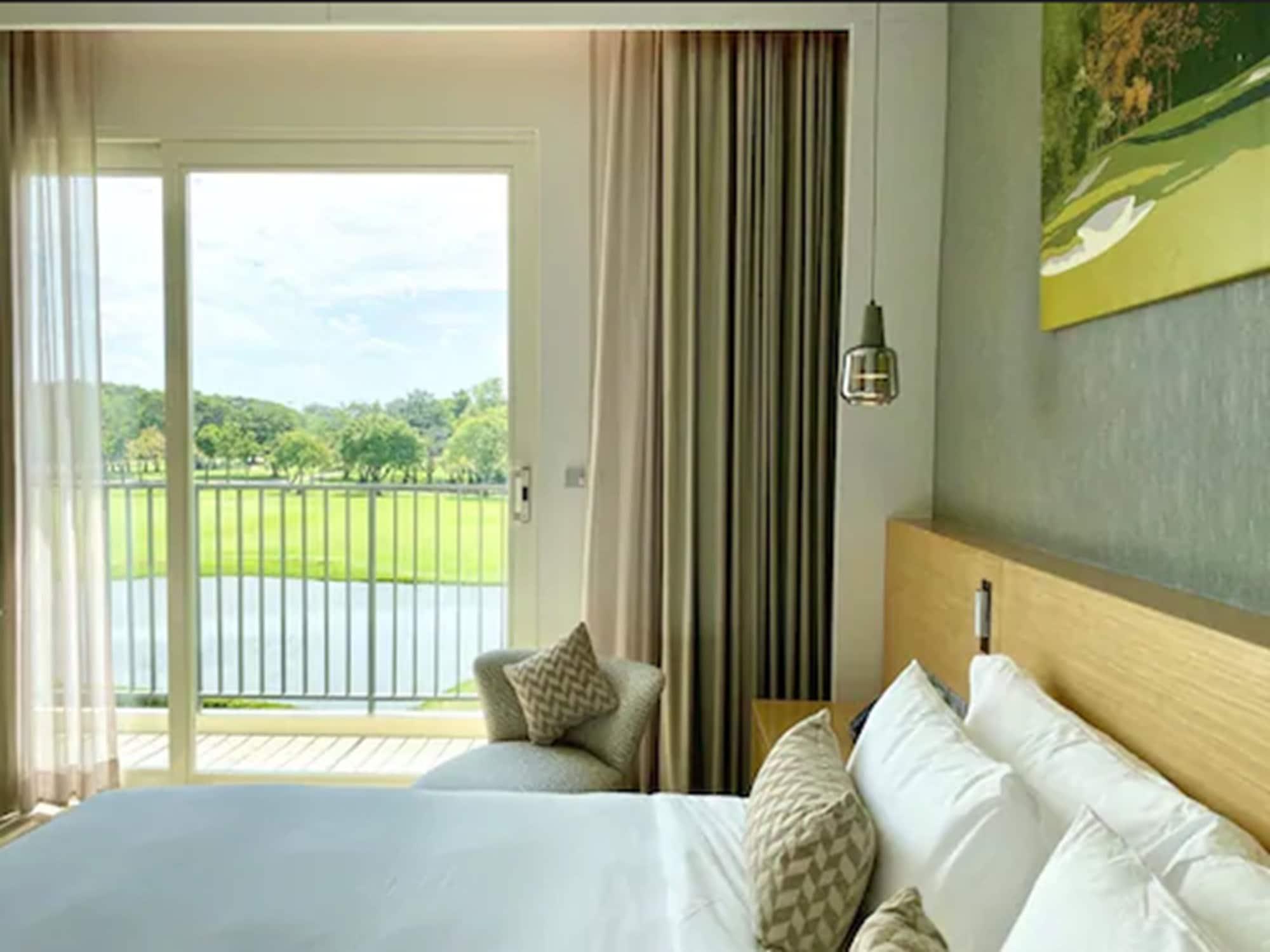 Eastin Thana Golf Resort 4*