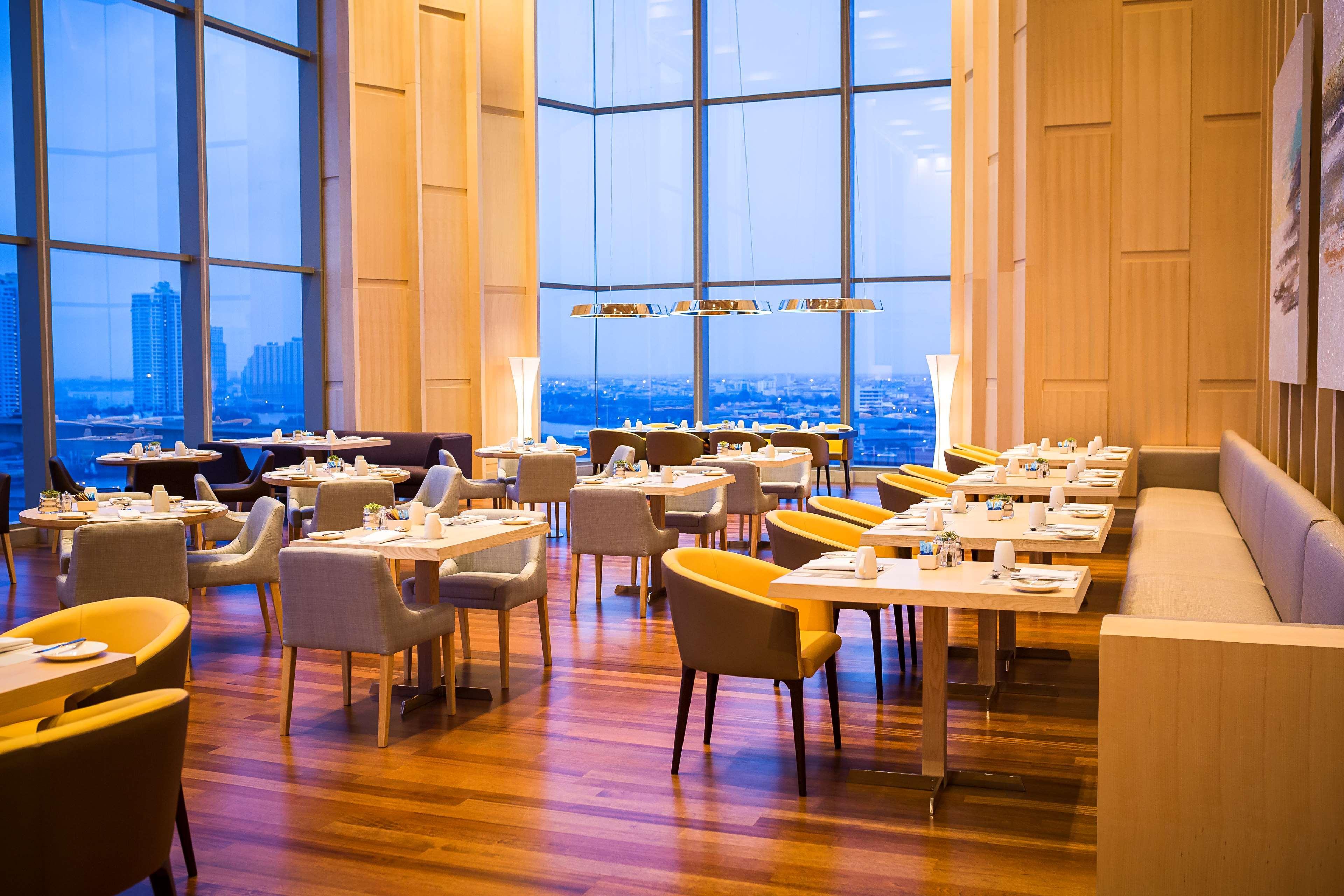 Avani Riverside 5*