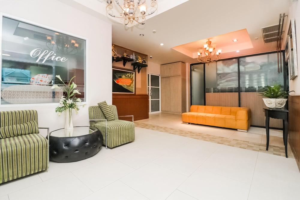 Greenview Ekkamai10 3*