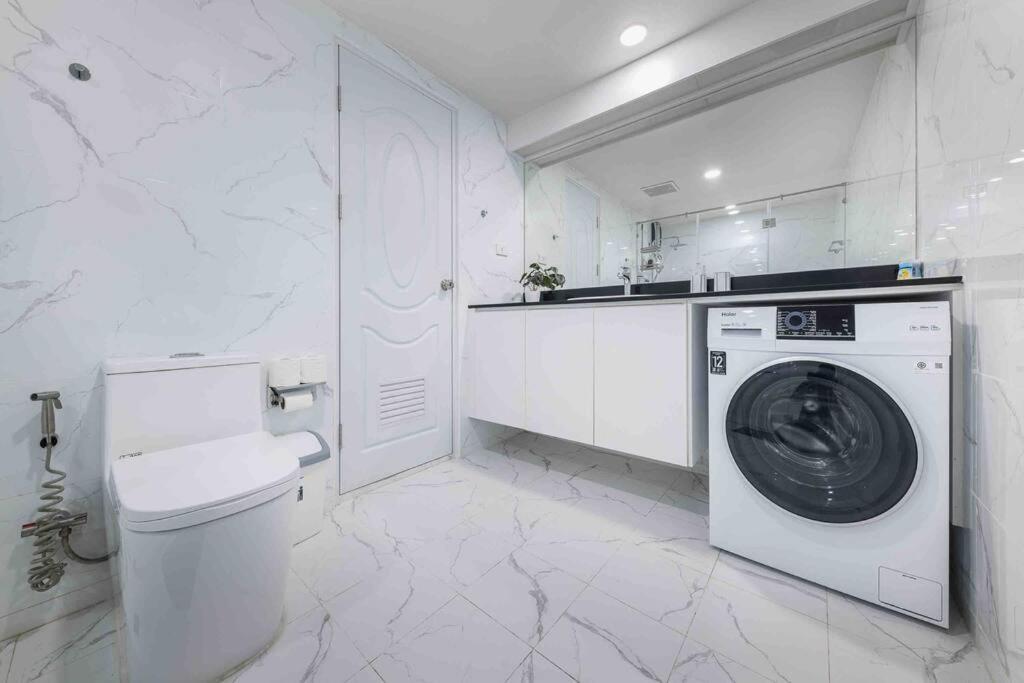 Skyline View, Great Location, Spacious Apartment, Apartemen Bangkok