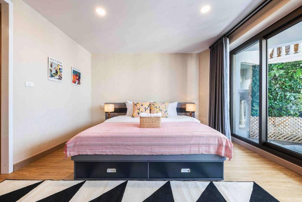 Skyline View, Great Location, Spacious Apartment, * Bangkok