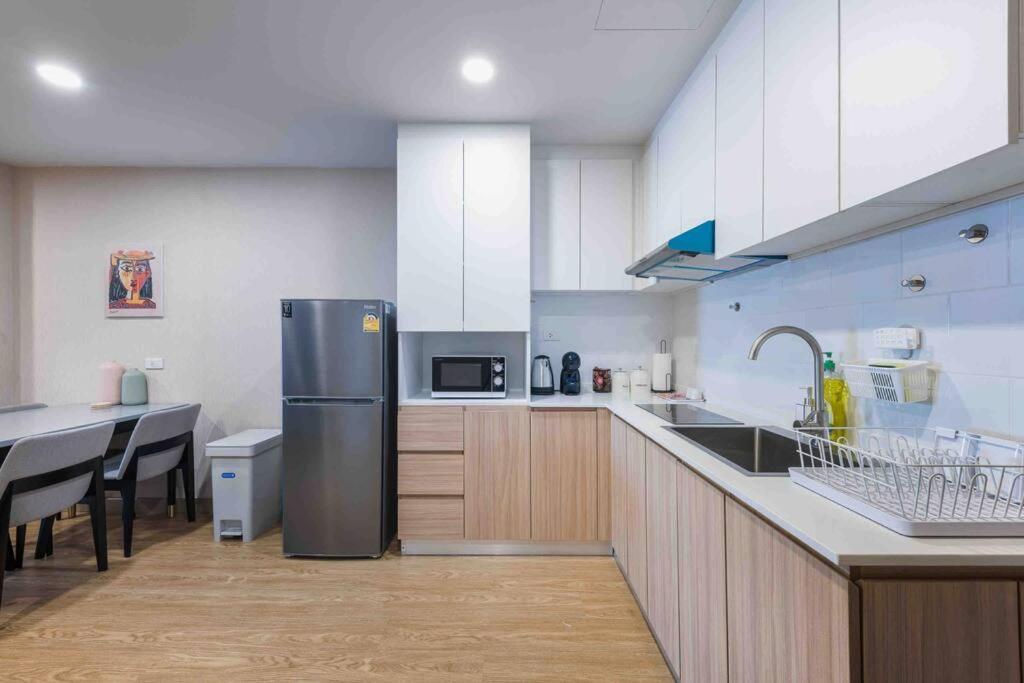 Apartemen Skyline View, Great Location, Spacious Apartment, Bangkok