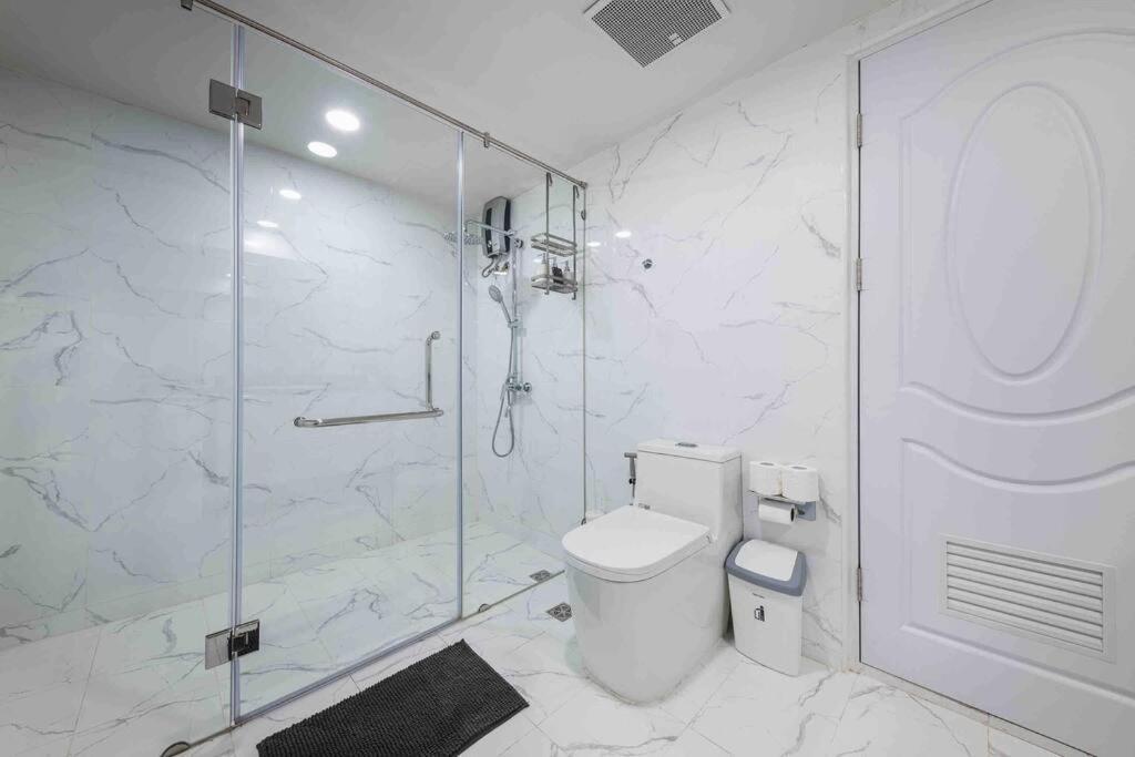 Skyline View, Great Location, Spacious Apartment, Apartemen Bangkok