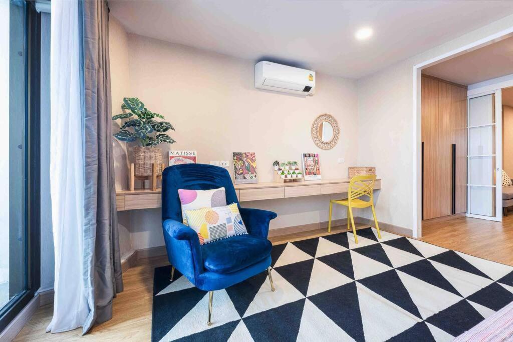 Skyline View, Great Location, Spacious Apartment,