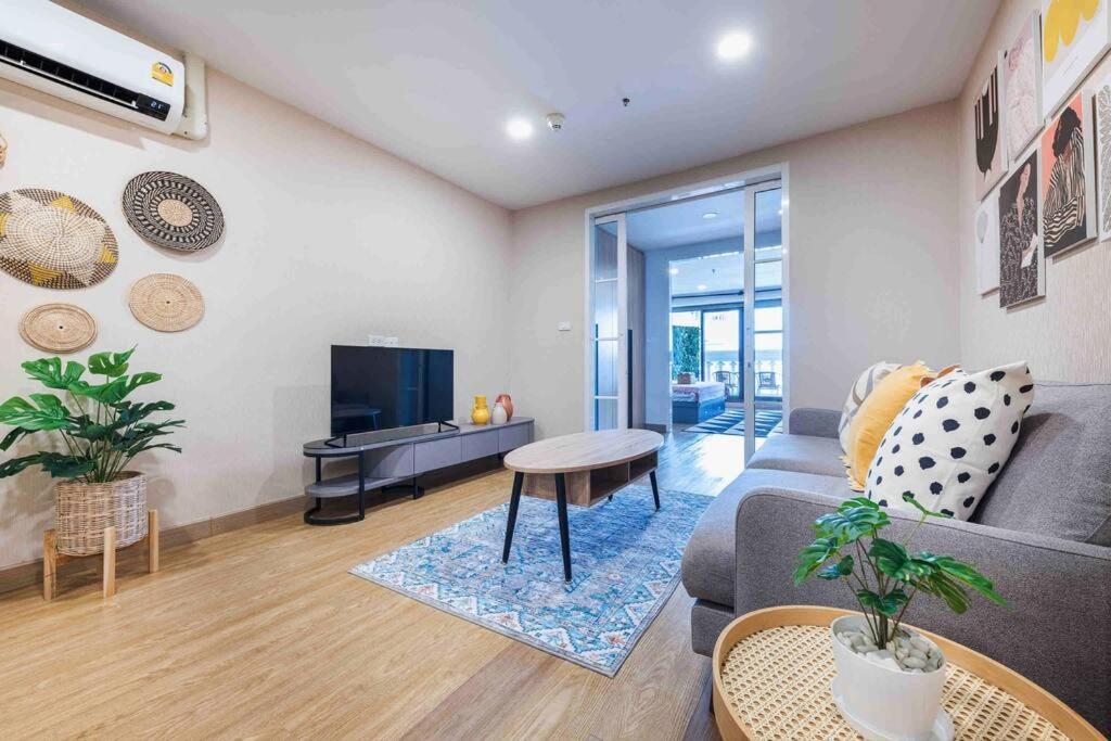 Skyline View, Great Location, Spacious Apartment, Apartemen