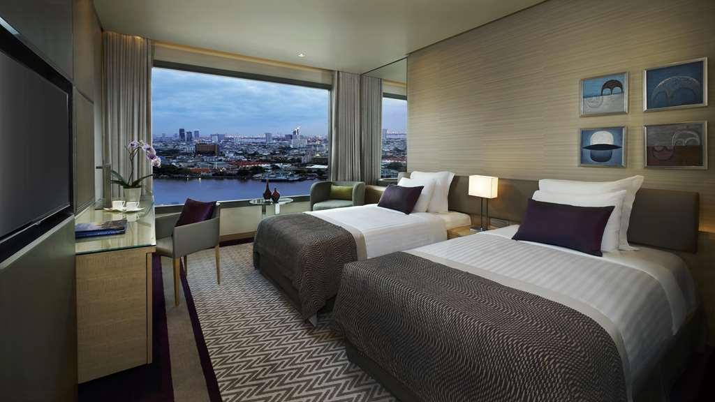 Hotel Avani Riverside