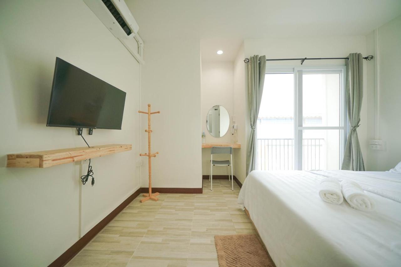 Hostel Nut *