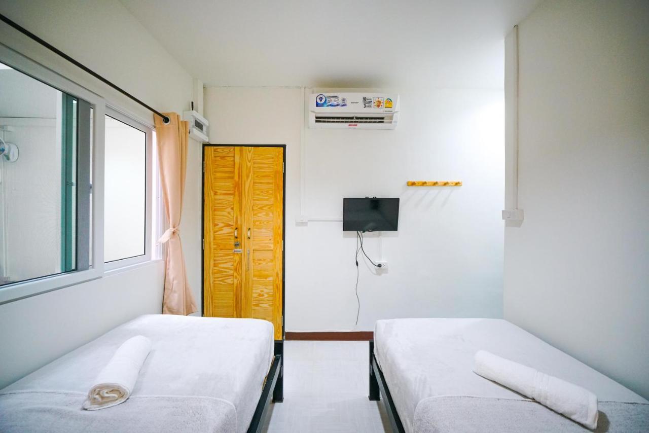 Hostel Nut *