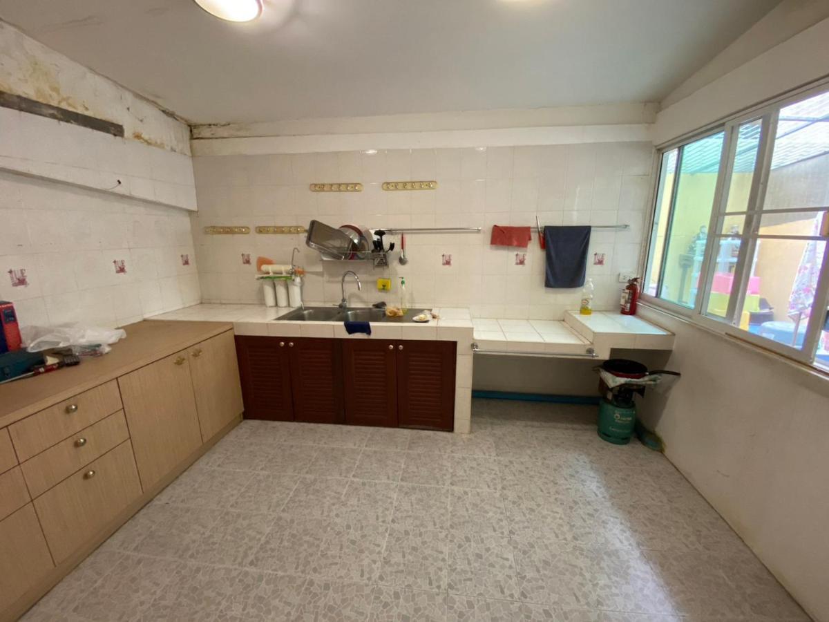 Sura Hostel Bangkok Near Mrt Phra Ram 9 *