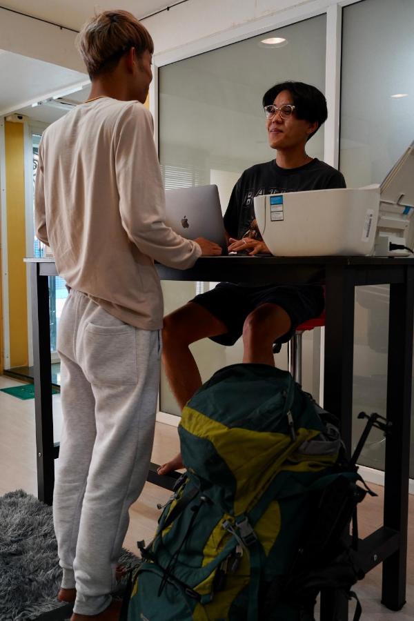 Sura Hostel Bangkok Near Mrt Phra Ram 9