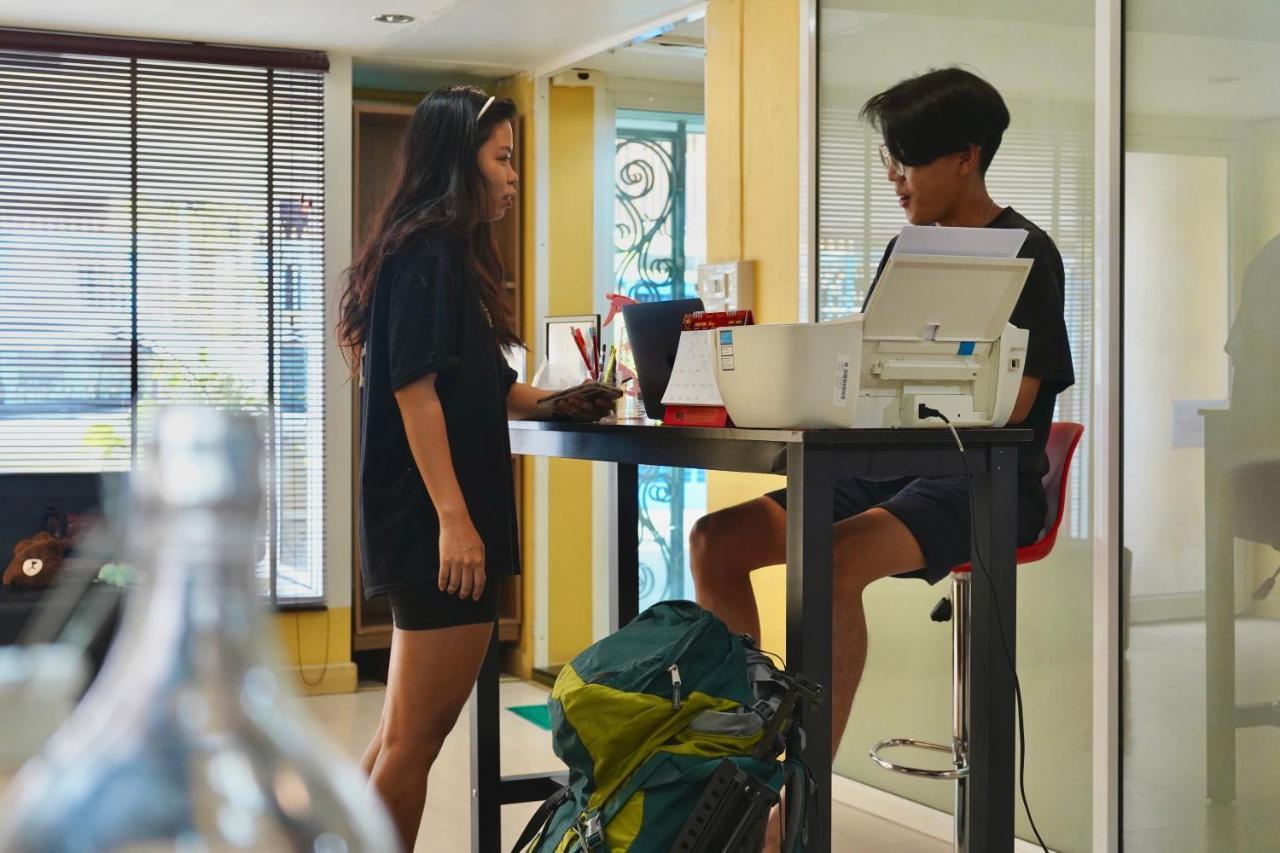 Sura Hostel Bangkok Near Mrt Phra Ram 9