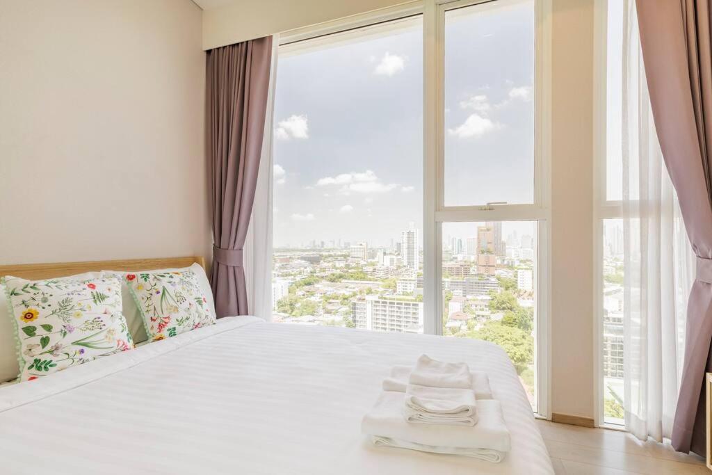 Apartment 2 Bedrooms, 300 Metres Bts Ekkamai,sukhumvit
