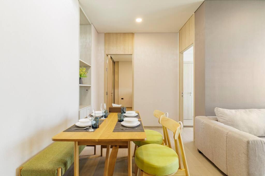 2 Bedrooms, 300 Metres Bts Ekkamai,sukhumvit Apartment Bangkok