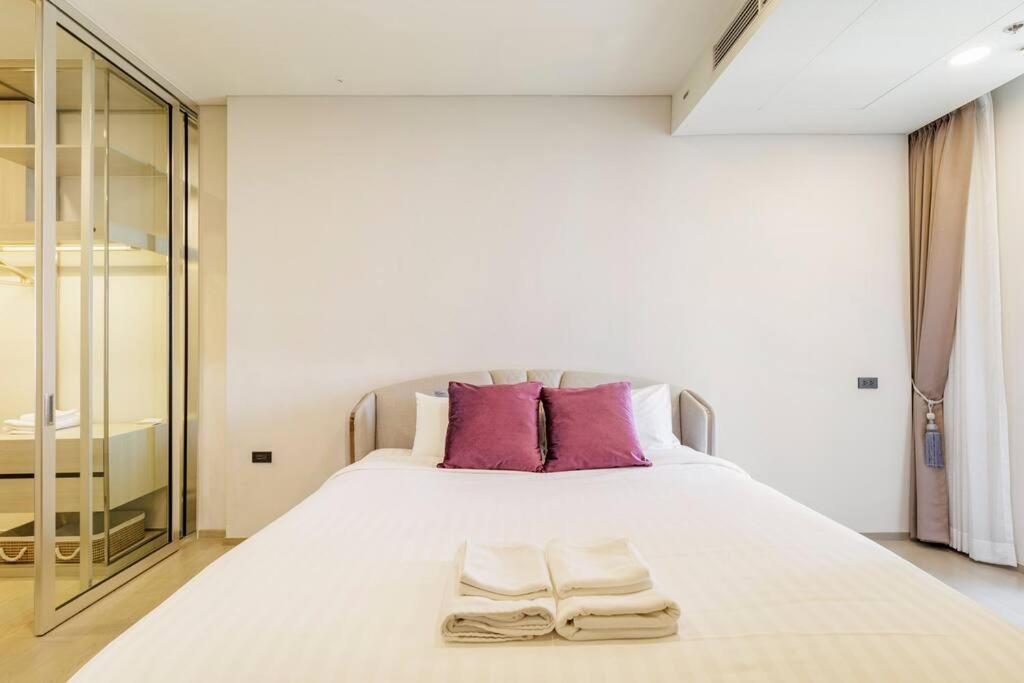 2 Bedrooms, 300 Metres Bts Ekkamai,sukhumvit Bangkok