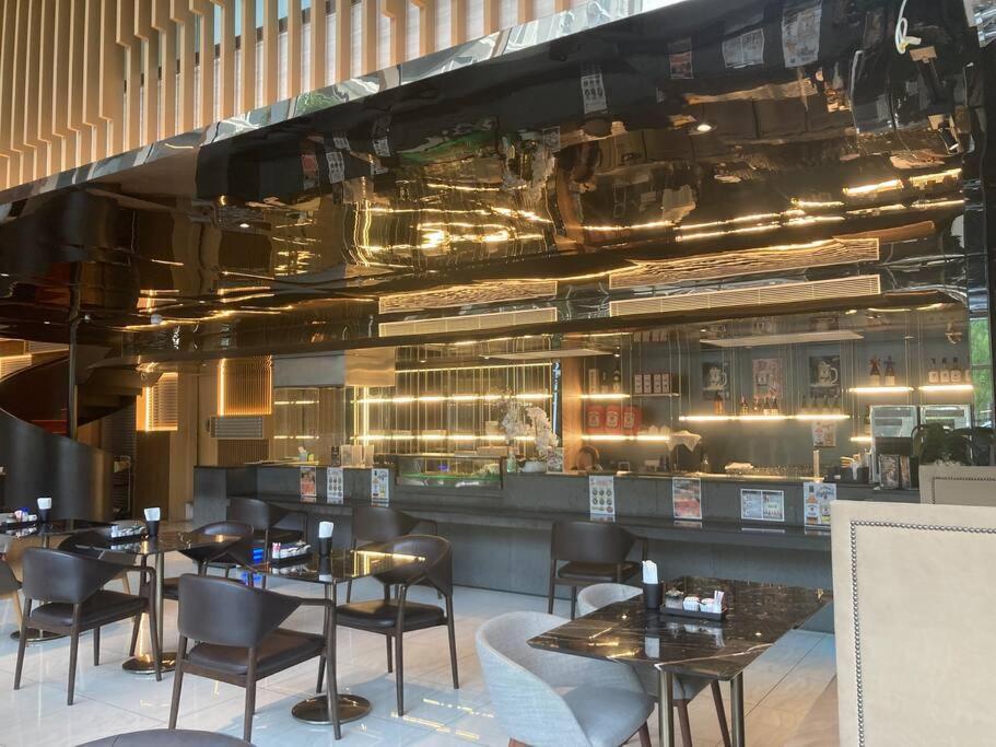 Apartment 2 Bedrooms, 300 Metres Bts Ekkamai,sukhumvit *