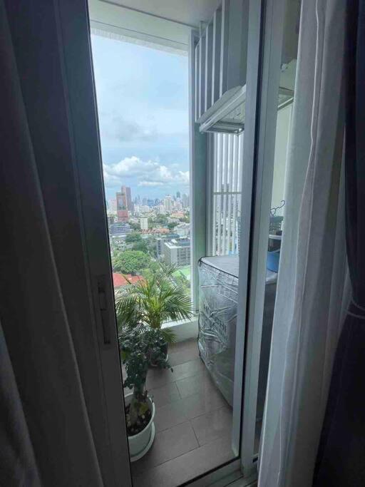 2 Bedrooms, 300 Metres Bts Ekkamai,sukhumvit