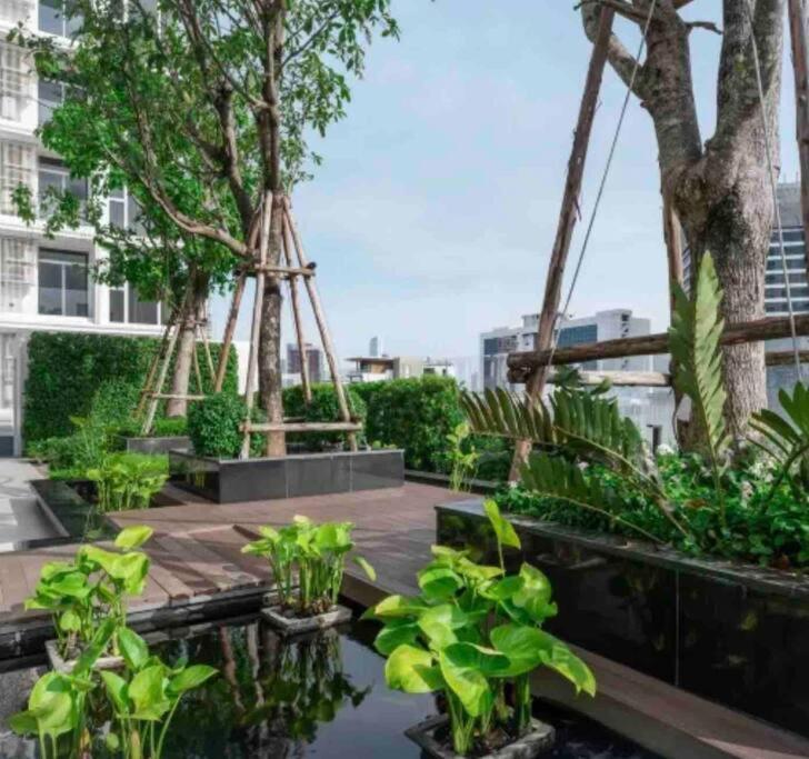 2 Bedrooms, 300 Metres Bts Ekkamai,sukhumvit * Bangkok