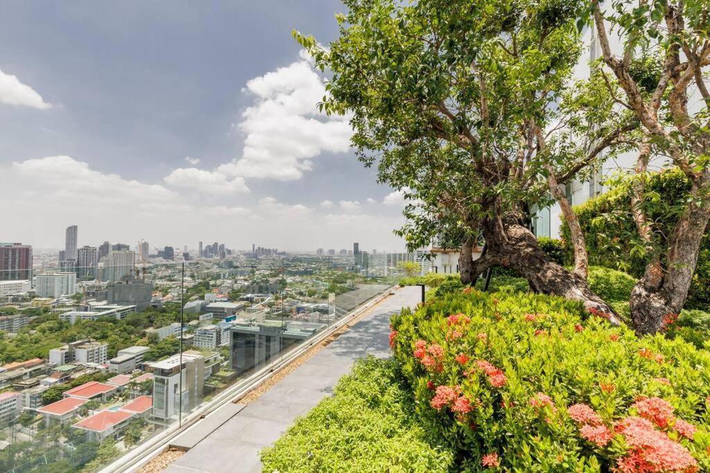 Apartment 2 Bedrooms, 300 Metres Bts Ekkamai,sukhumvit