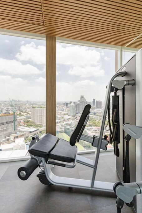 2 Bedrooms, 300 Metres Bts Ekkamai,sukhumvit Apartment