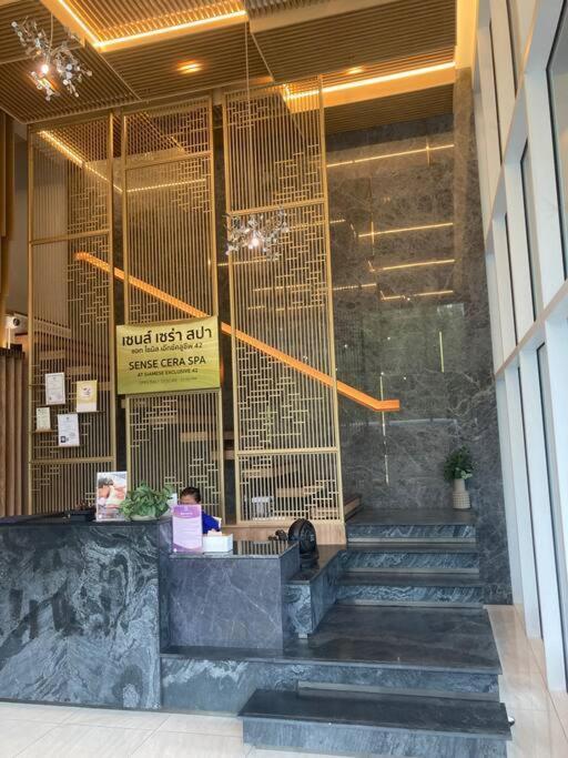 2 Bedrooms, 300 Metres Bts Ekkamai,sukhumvit *