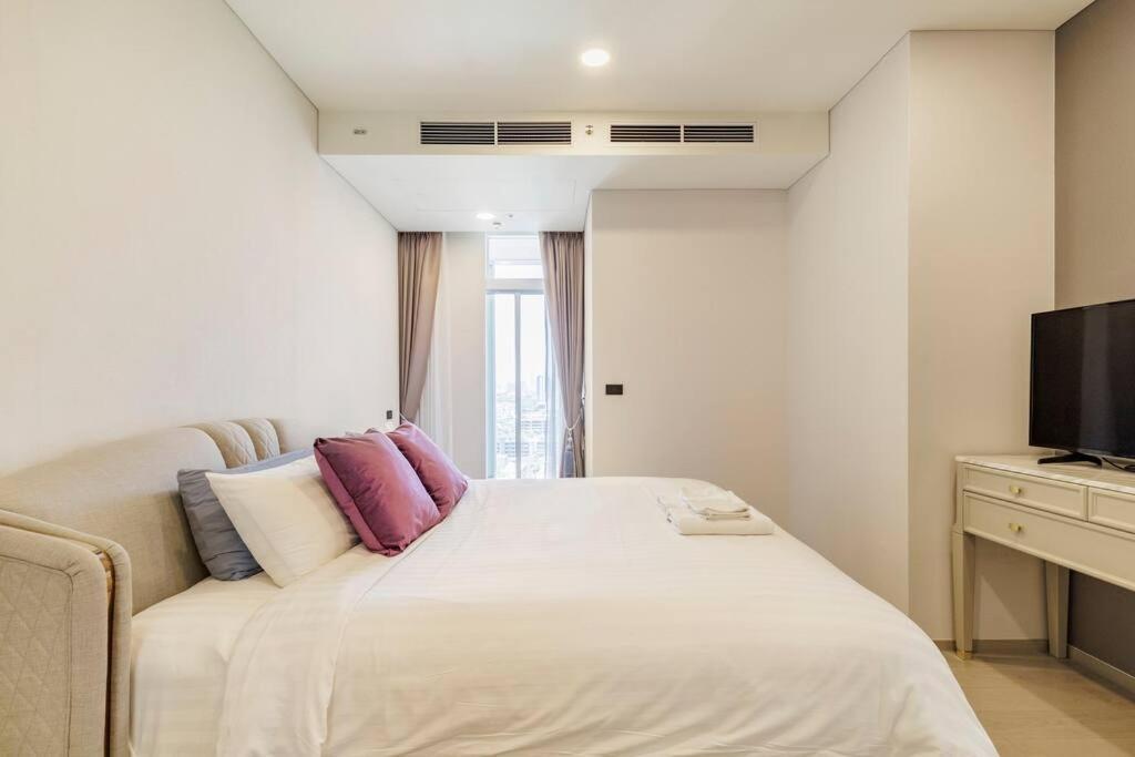 Apartment 2 Bedrooms, 300 Metres Bts Ekkamai,sukhumvit