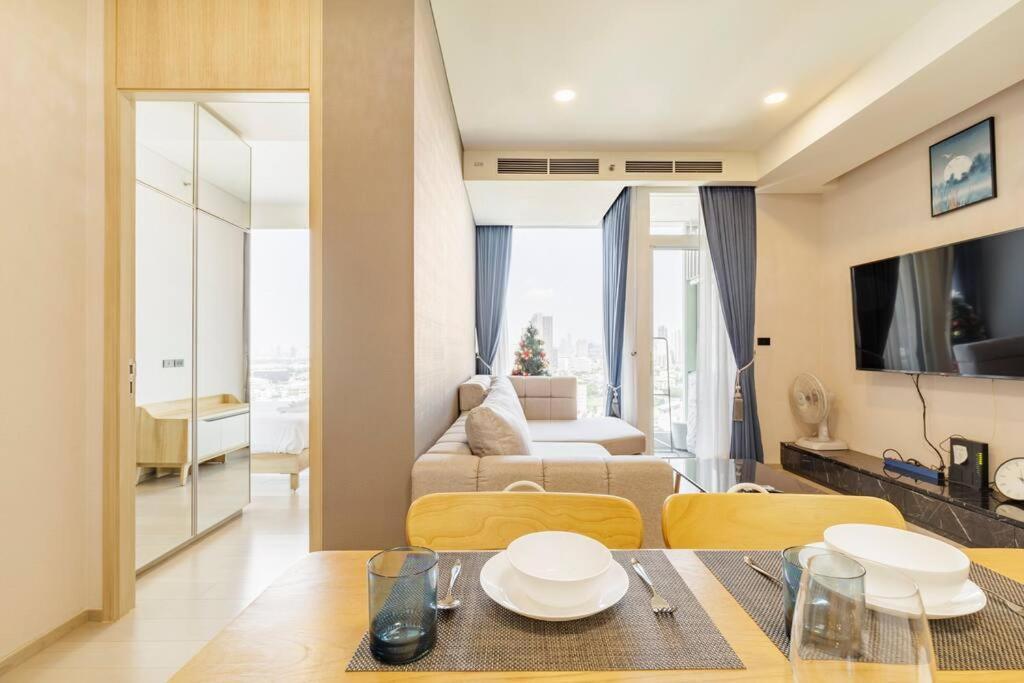 2 Bedrooms, 300 Metres Bts Ekkamai,sukhumvit *