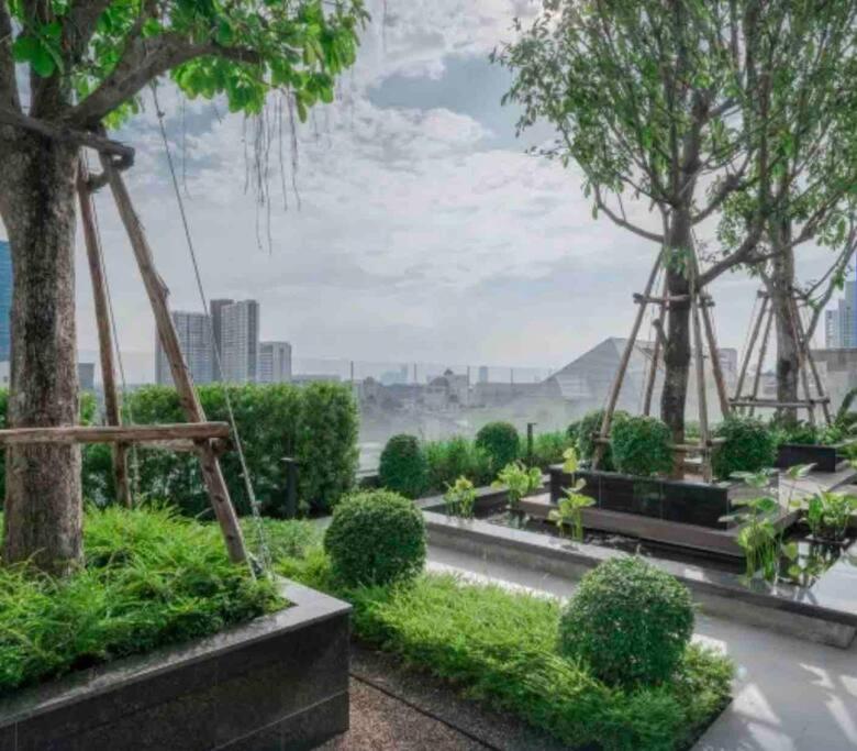2 Bedrooms, 300 Metres Bts Ekkamai,sukhumvit *