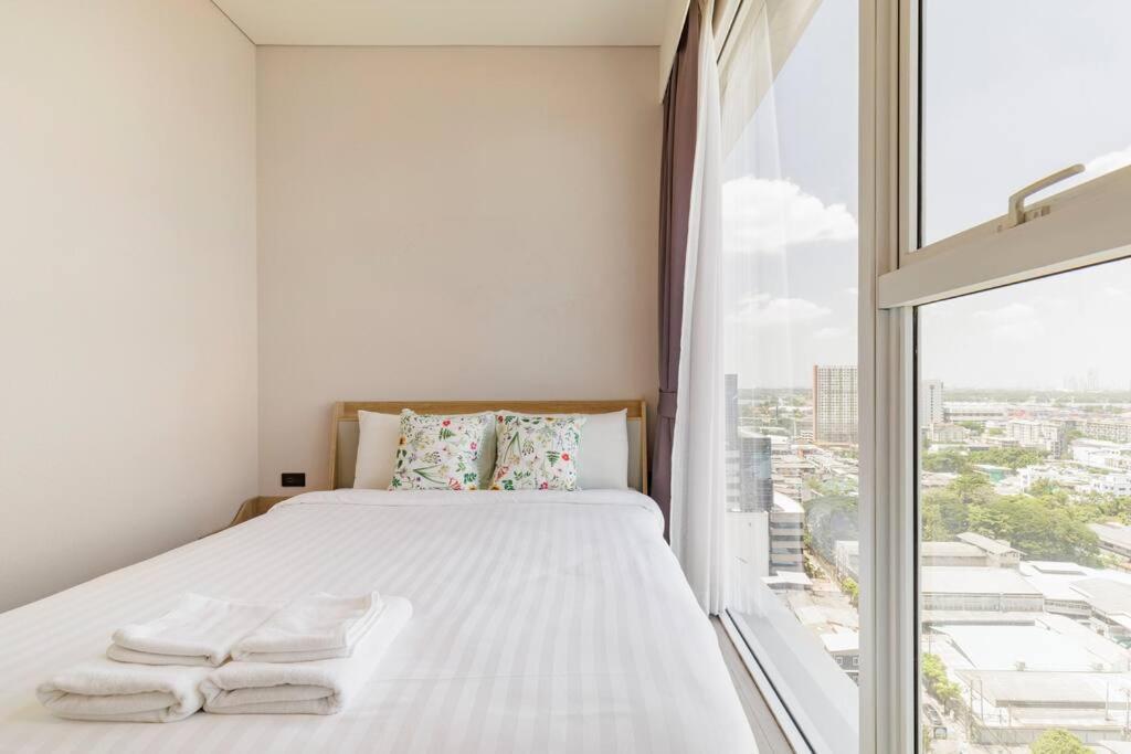 2 Bedrooms, 300 Metres Bts Ekkamai,sukhumvit