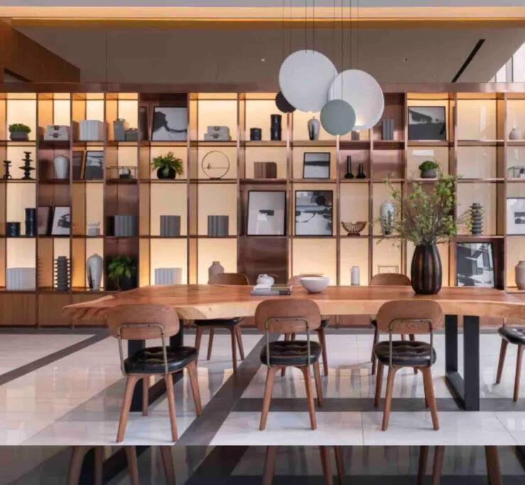2 Bedrooms, 300 Metres Bts Ekkamai,sukhumvit Apartment *