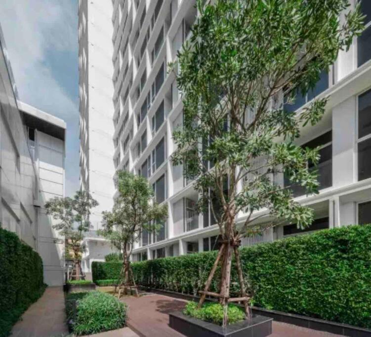 2 Bedrooms, 300 Metres Bts Ekkamai,sukhumvit