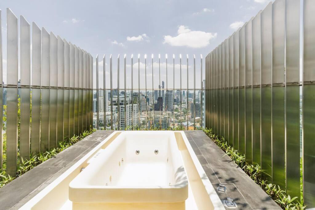 2 Bedrooms, 300 Metres Bts Ekkamai,sukhumvit Bangkok