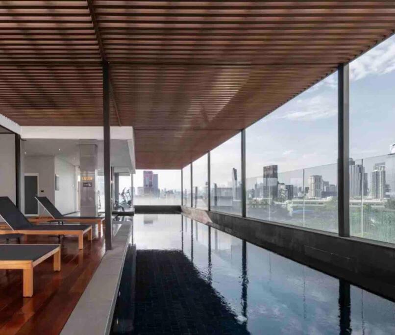 2 Bedrooms, 300 Metres Bts Ekkamai,sukhumvit *